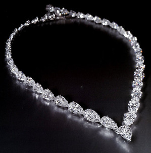Pear-shaped Diamond Necklace