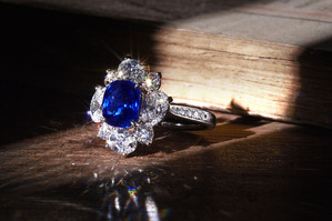 Kashmir sapphire diamond ring