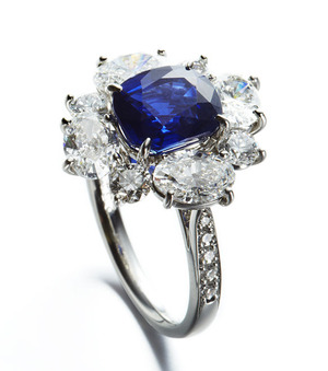 Kashmir Sapphire Diamonds Ring
